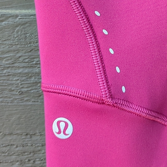 Lululemon Rain Repellent High-Rise Running Tight 28" Wild Berry Size 6 - Picture 6 of 9